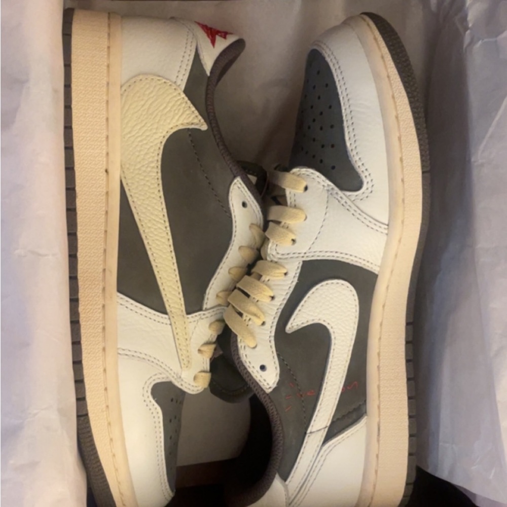 Reverse Mocha Travis Scott Jordan 1